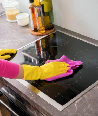 Hướng dẫn vệ sinh bếp từ đúng cách – Giữ bếp như mới sau nhiều năm sử dụng
