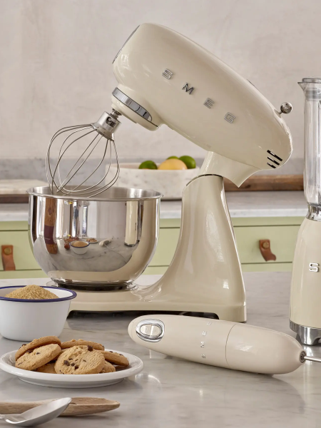 Máy đánh trứng Smeg – Khi nghệ thuật và công nghệ hòa làm một